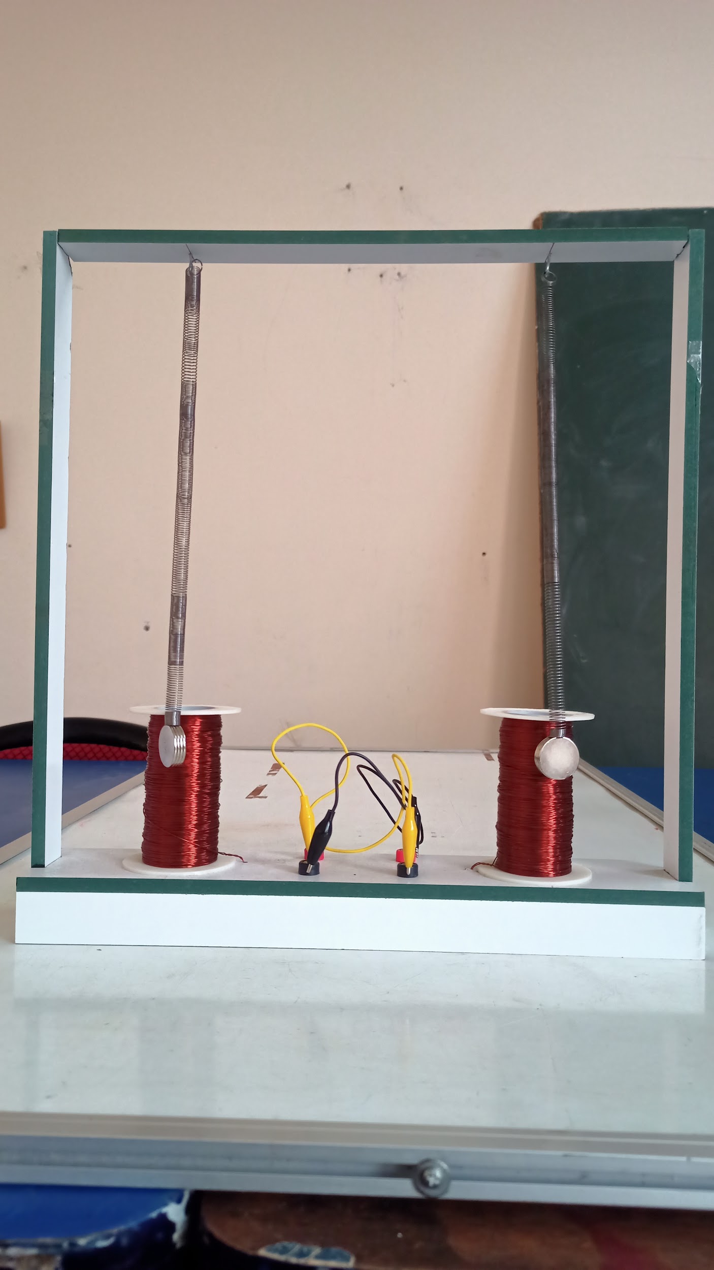Oscillating Magnet